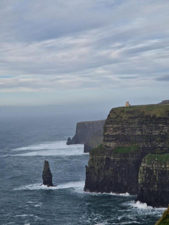 The Cliffs Of Moher House, ドゥーリン エクステリア 写真